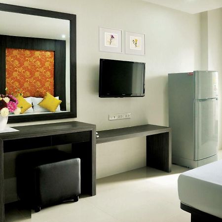 Db Plus 1 Bangkok Luaran gambar